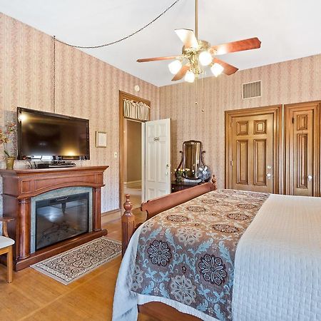 Lovelace Manor Bed And Breakfast แลงคาสเตอร์ ภายนอก รูปภาพ