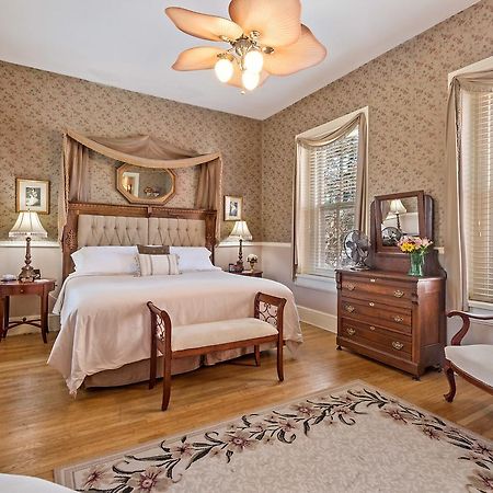 Lovelace Manor Bed And Breakfast แลงคาสเตอร์ ภายนอก รูปภาพ