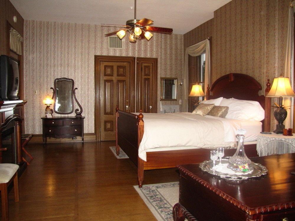 Lovelace Manor Bed And Breakfast แลงคาสเตอร์ ภายนอก รูปภาพ