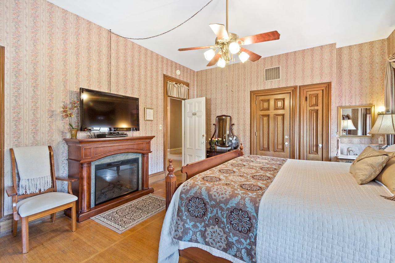 Lovelace Manor Bed And Breakfast แลงคาสเตอร์ ภายนอก รูปภาพ