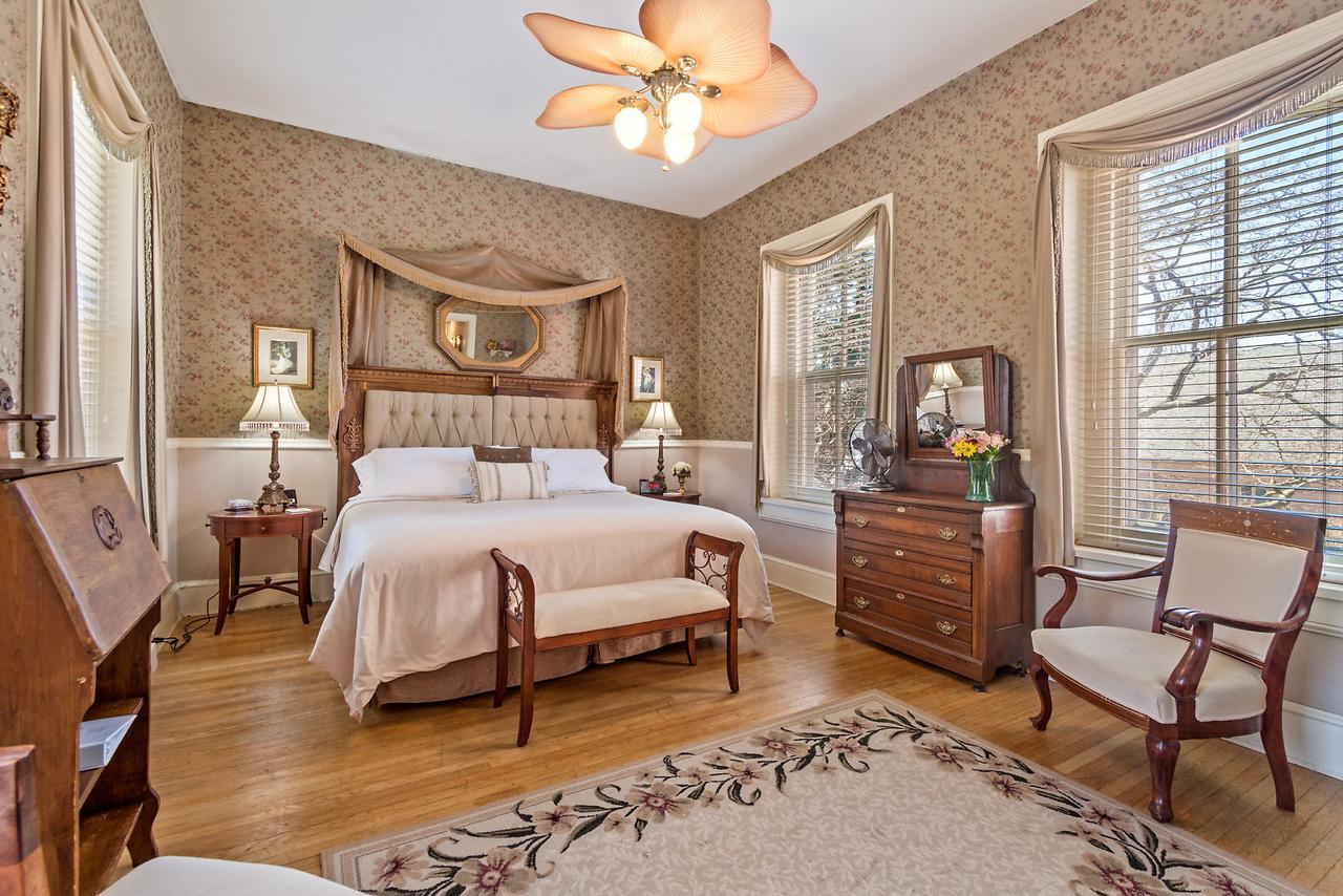 Lovelace Manor Bed And Breakfast แลงคาสเตอร์ ภายนอก รูปภาพ