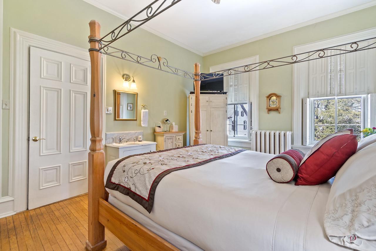 Lovelace Manor Bed And Breakfast แลงคาสเตอร์ ภายนอก รูปภาพ
