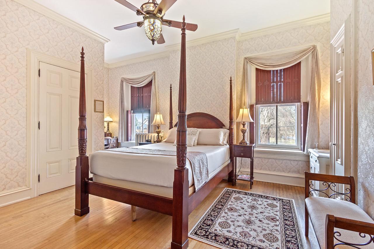 Lovelace Manor Bed And Breakfast แลงคาสเตอร์ ภายนอก รูปภาพ
