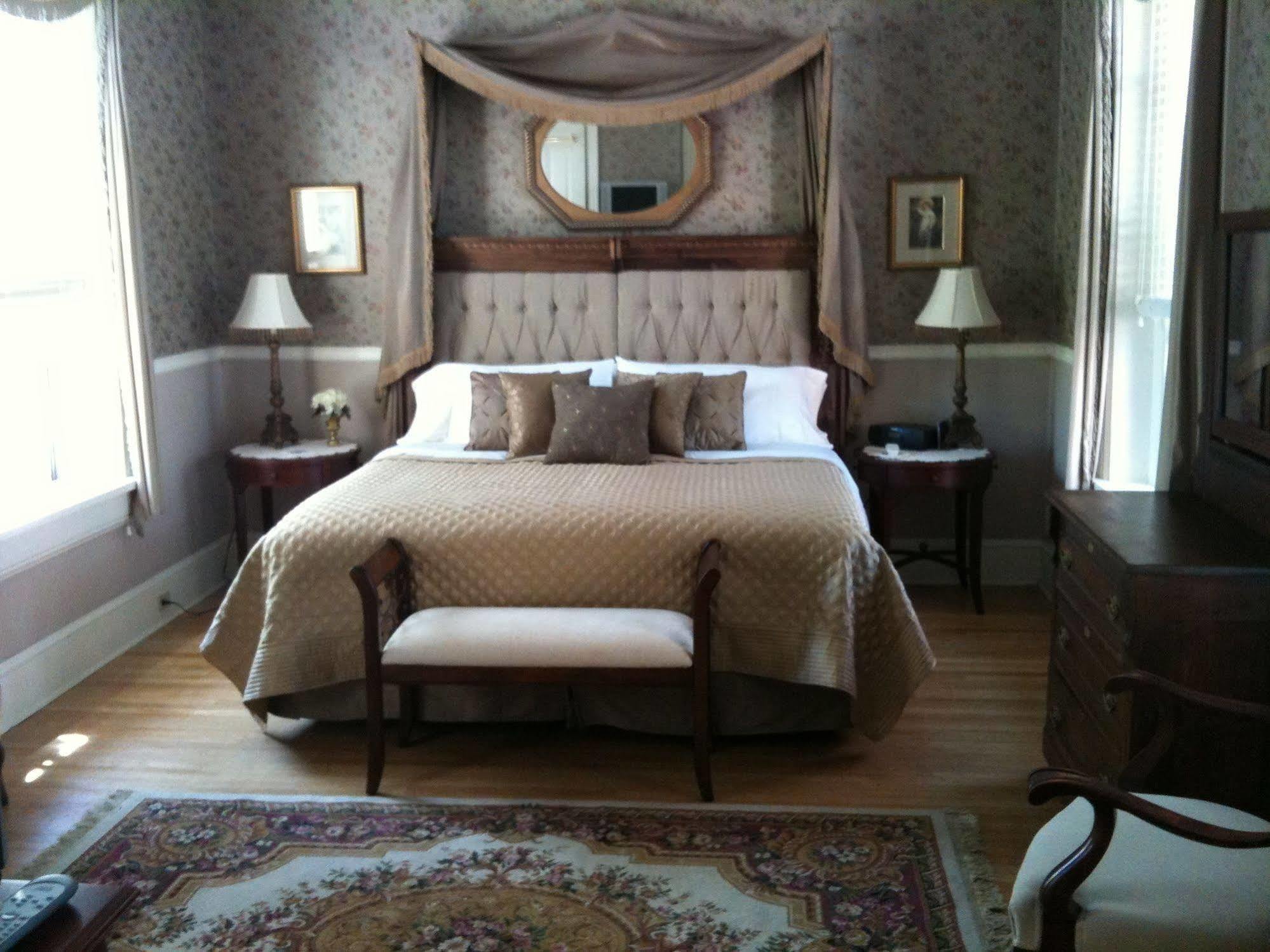 Lovelace Manor Bed And Breakfast แลงคาสเตอร์ ภายนอก รูปภาพ